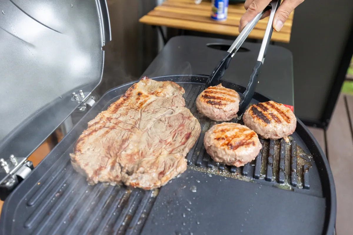 ウッドデッキでBBQ